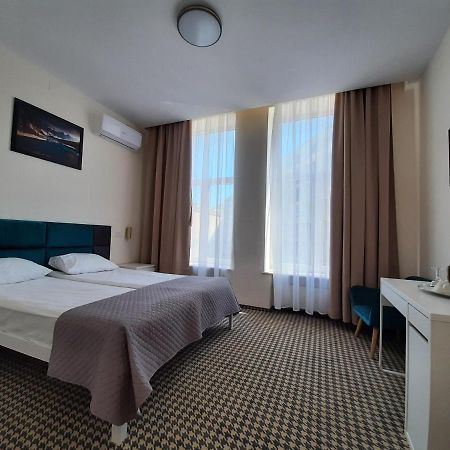 Hotel Astoria City Center Iasi Extérieur photo