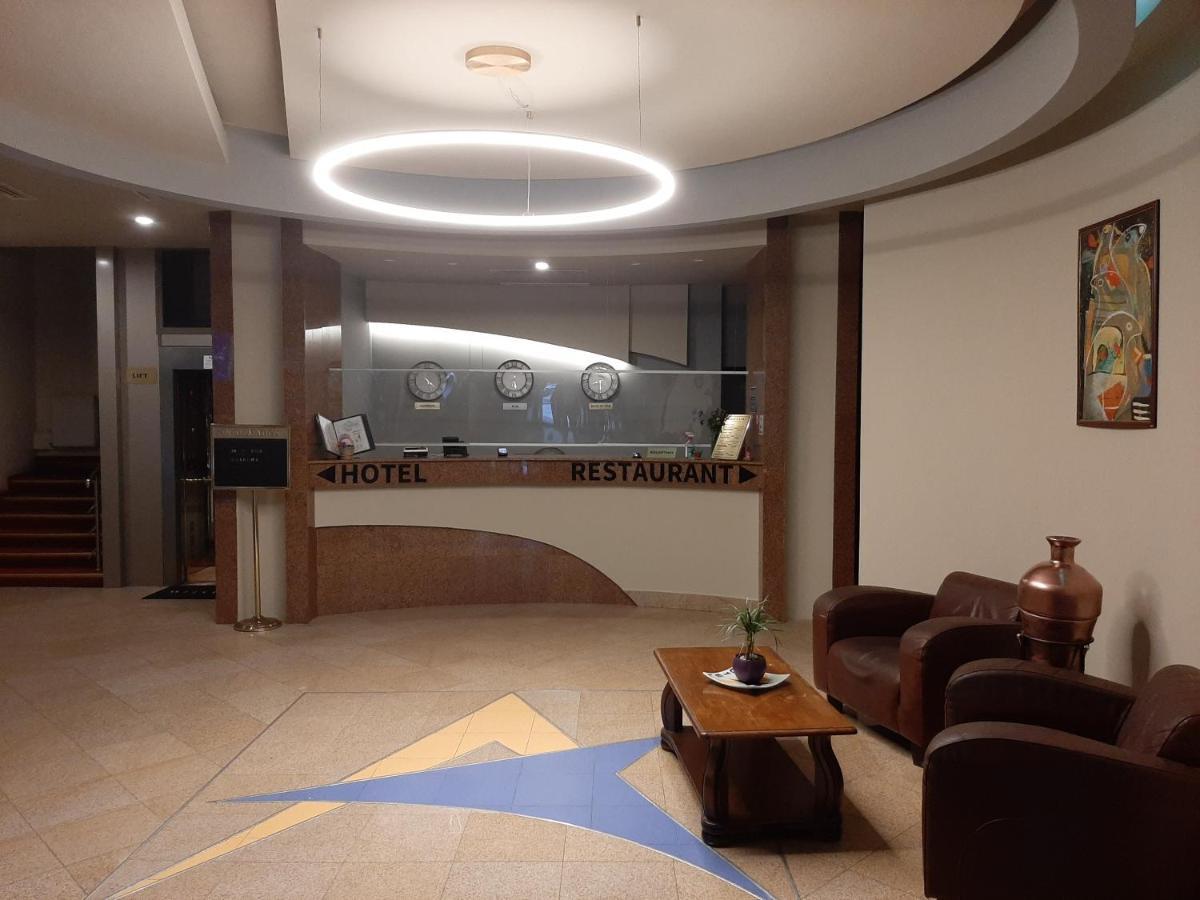 Hotel Astoria City Center Iasi Extérieur photo