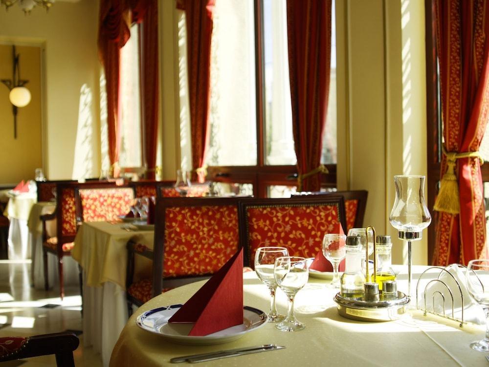 Hotel Astoria City Center Iasi Extérieur photo