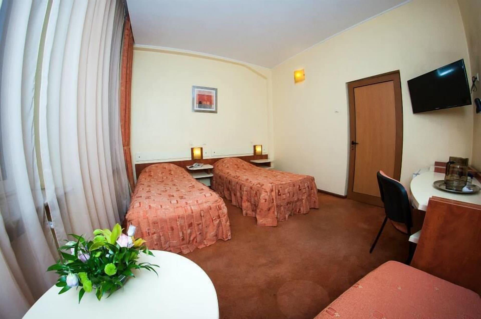Hotel Astoria City Center Iasi Extérieur photo