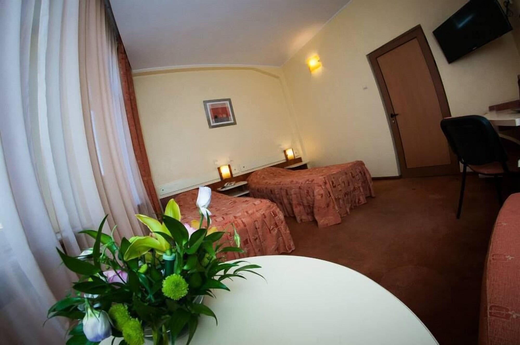 Hotel Astoria City Center Iasi Extérieur photo