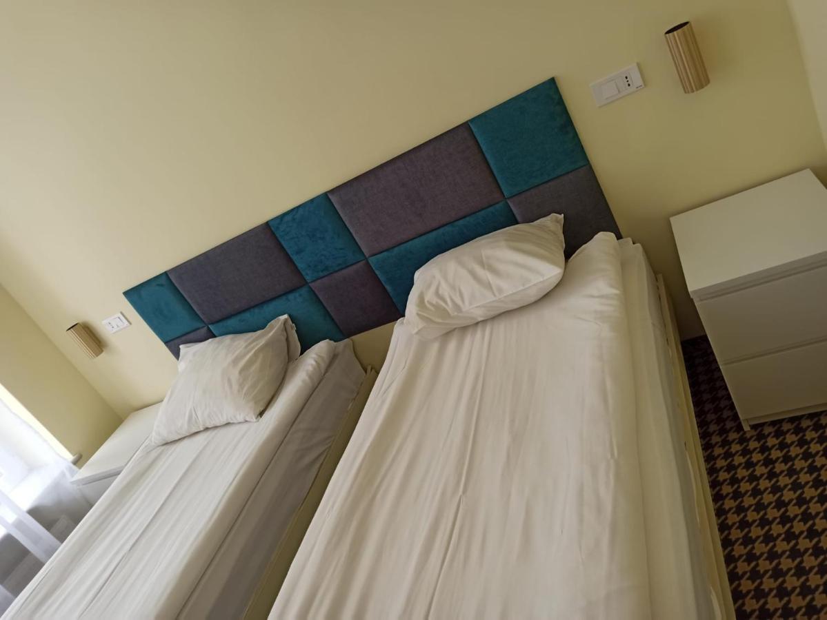 Hotel Astoria City Center Iasi Extérieur photo