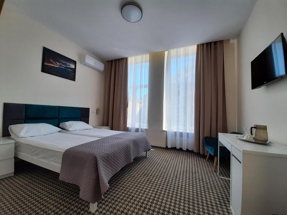 Hotel Astoria City Center Iasi Extérieur photo