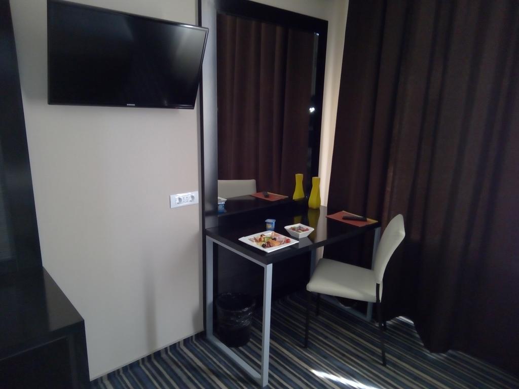 Hotel Astoria City Center Iasi Extérieur photo