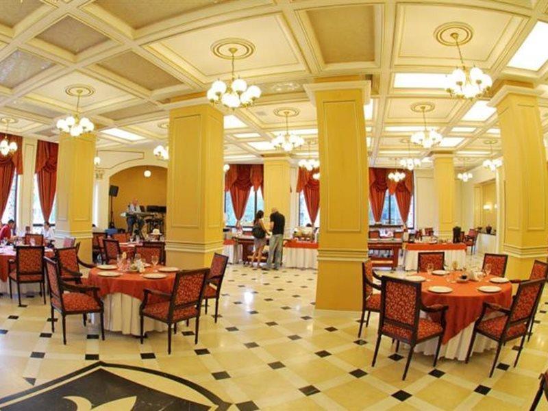 Hotel Astoria City Center Iasi Extérieur photo